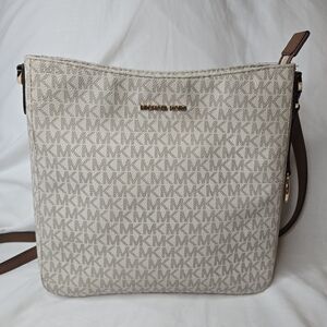 Michael Kors Jet Set Travel Crossbody Messenger Bag MK Light Cream Multi